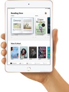 iPad mini 5 mit gesprungenem Display vor der Reparatur